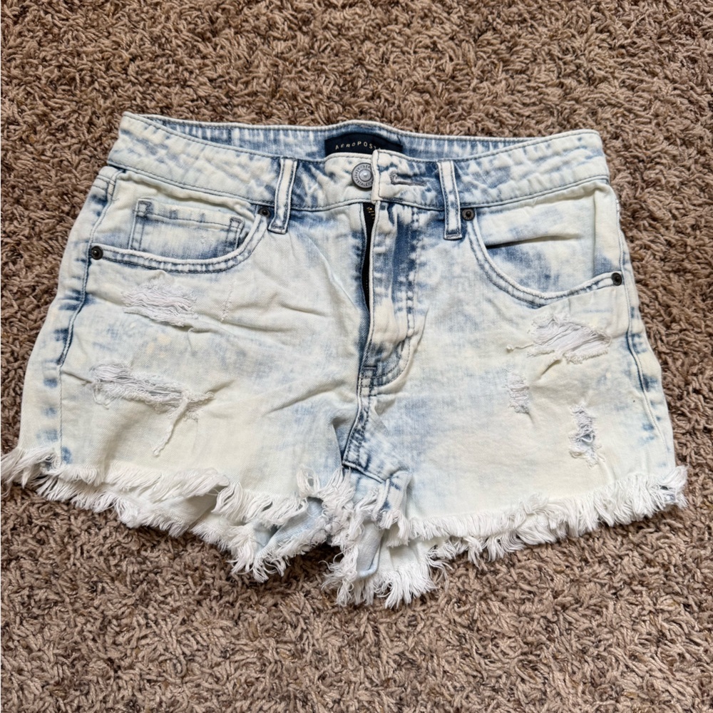 Aeropostale’s size 4 Frayed Denim Shorts in Blue and White